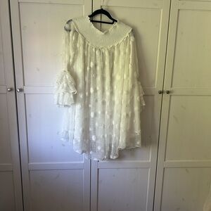 Gracia White Long Sleeve Dress